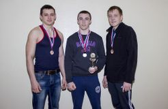Команда КМК по гиревому спорту. Золотые призёры 2013 г. бронзовые призёры 2014, 2015 г.